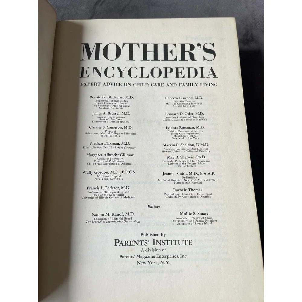 Mothers Encyclopedia Expert Advice On Child Care Family Living Vintage Mom‎ 1965